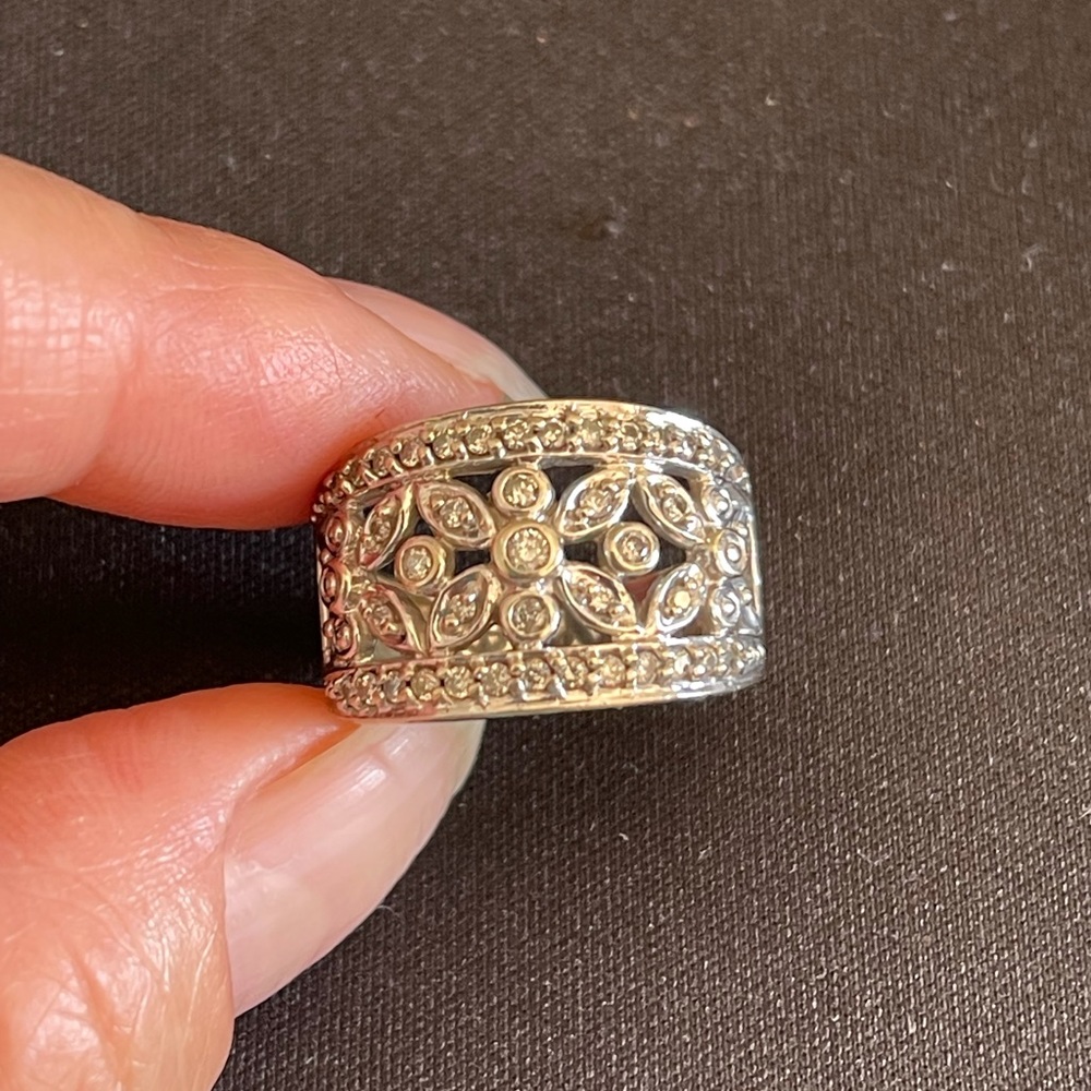 14k white gold diamond ring. Size 7
